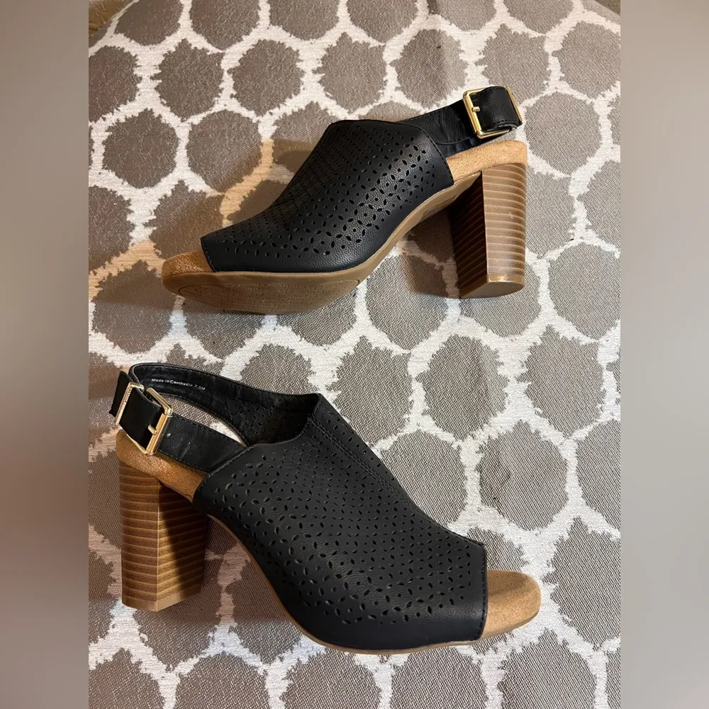 Gianni Bini Black Chunky Heels - Image 5