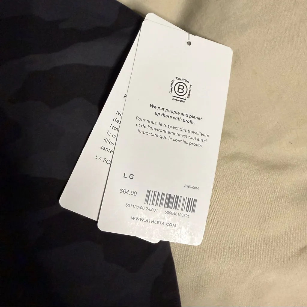 🌟NWT Athleta Camo Black D-DD Conscious Crop - Image 3