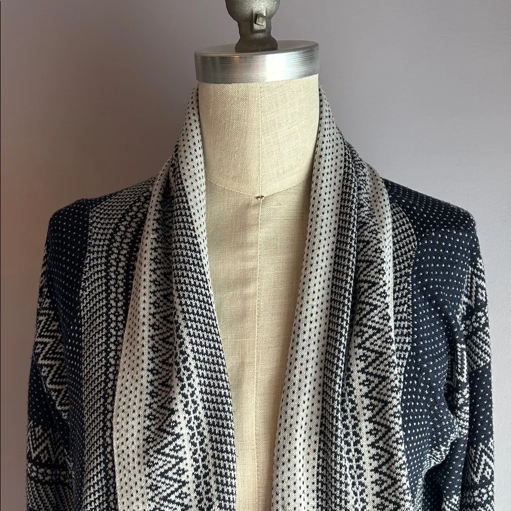 Charming Charlie Tribal Pattern Blue and White Open Front Waterfall Cardigan - Image 4