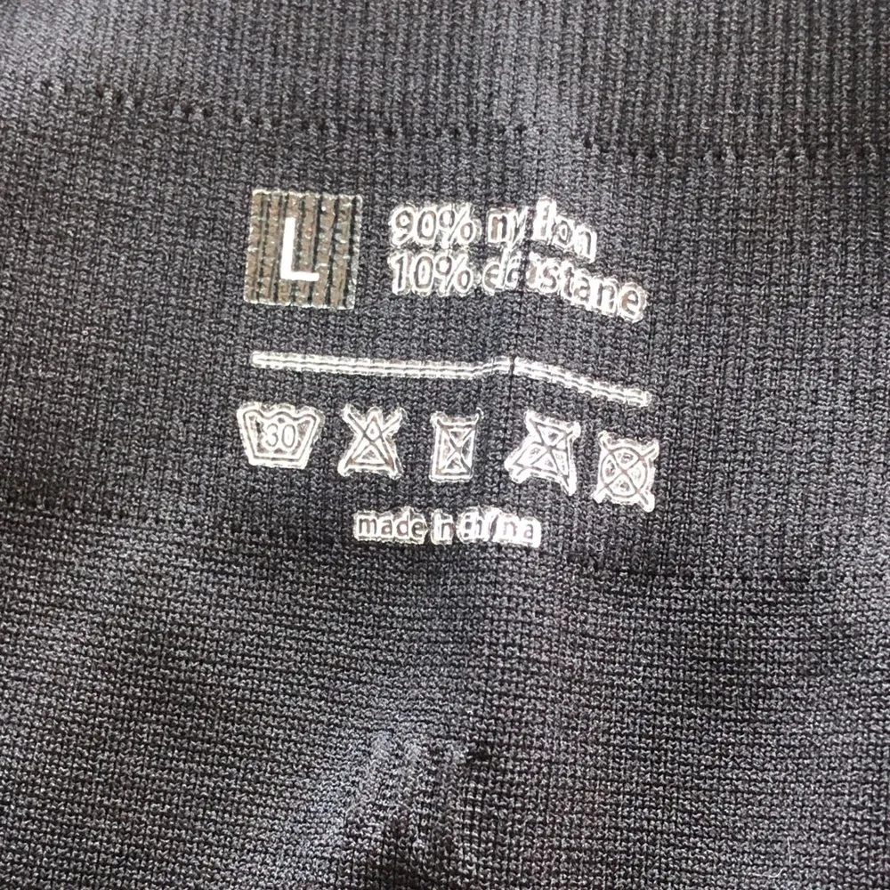 Black Amazon High Waisted Seamless Compression Athletic Shorts Womens Size Large - Image 3