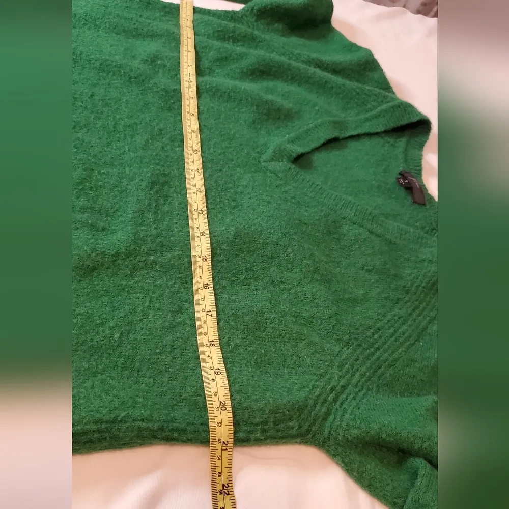 J.CREW Green V-Neck Women's Sweater - Image 5