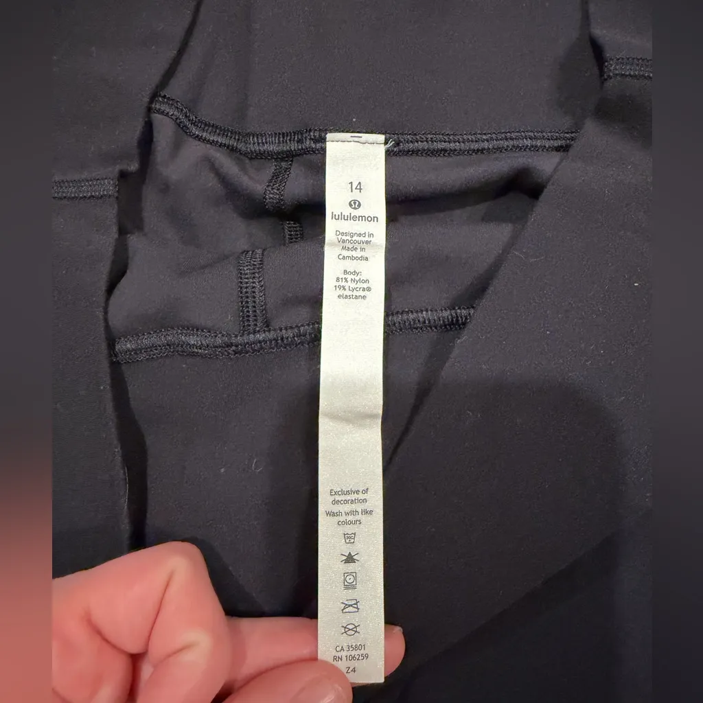 Lululemon black align leggings 25 inch Size 14 - Image 3