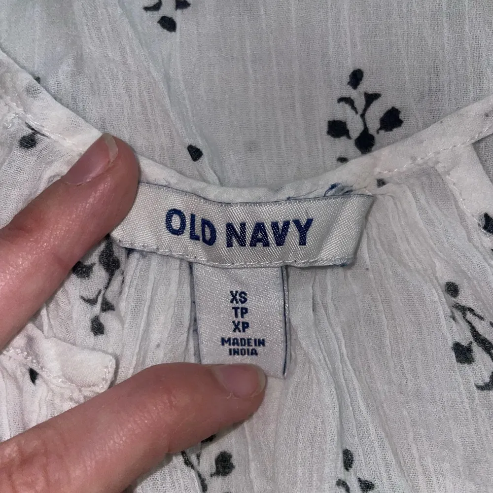 Old Navy White Gauze Tank with Black Fleur-de-Lis - Image 4