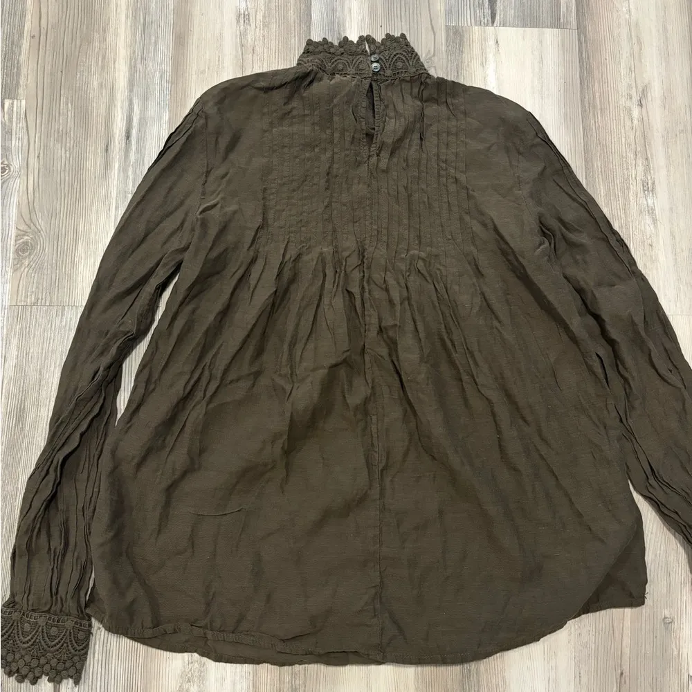 LOGG Size 2, Lightweight, Keyhole Back, Long Sleeve - Image 3