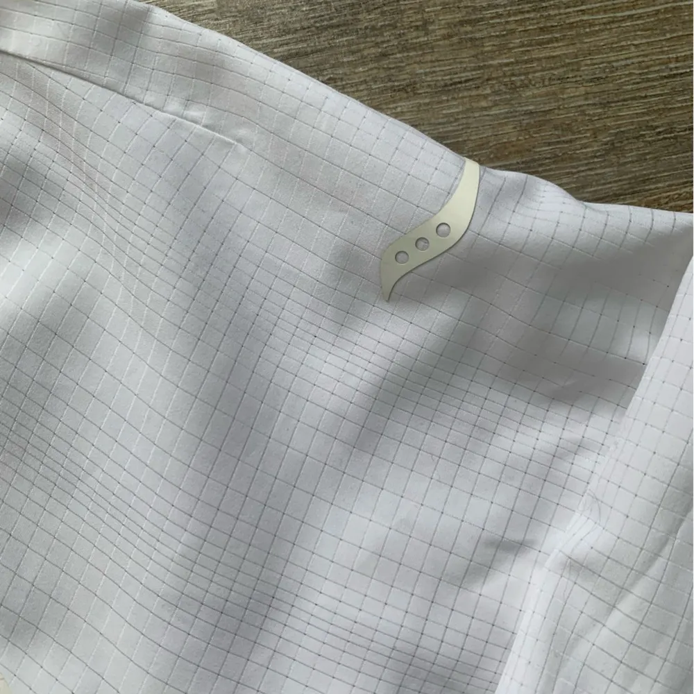 Saucony White Lightweight Zip Up Jacket M - Image 3