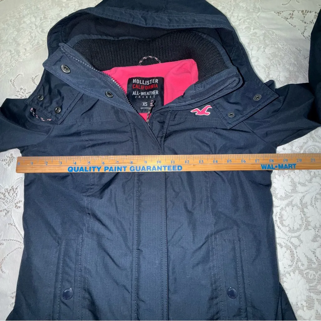 Hollister Women's All Weather Dark Blue with Neon Pink lining XS Jacket - Image 9