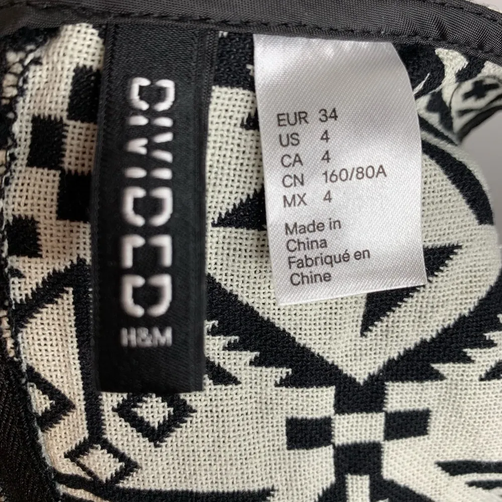 H&M Divided Black and White Sleeveless Crop Top Size 4 - Image 7