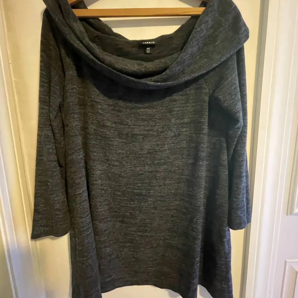 Torrid dark gray sweater. Torrid Size 00. Perfect for fall. Soft. Cozy. - Image 2