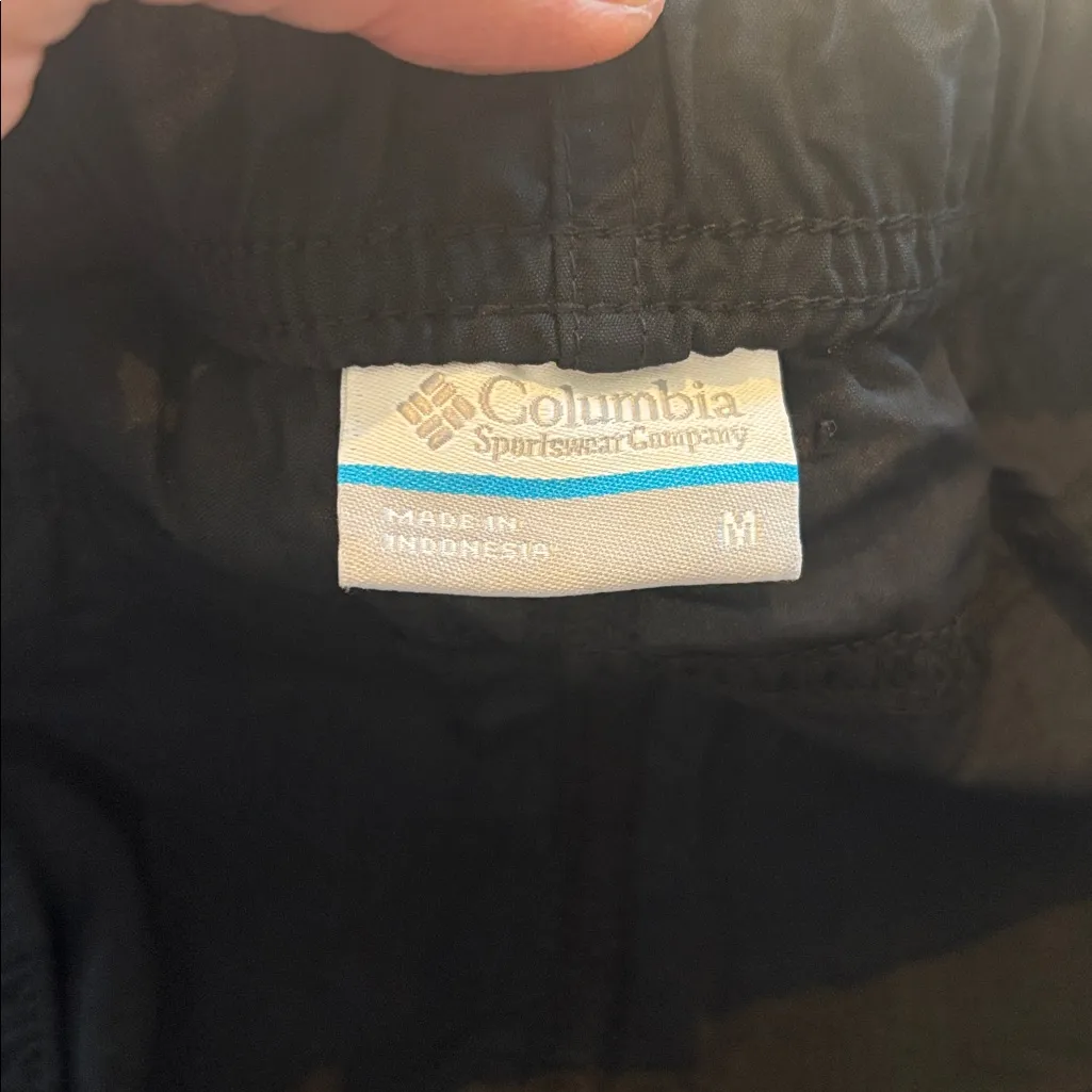 Women's Black Columbia Casual Hiking Shorts with Cargo Pockets - Image 2