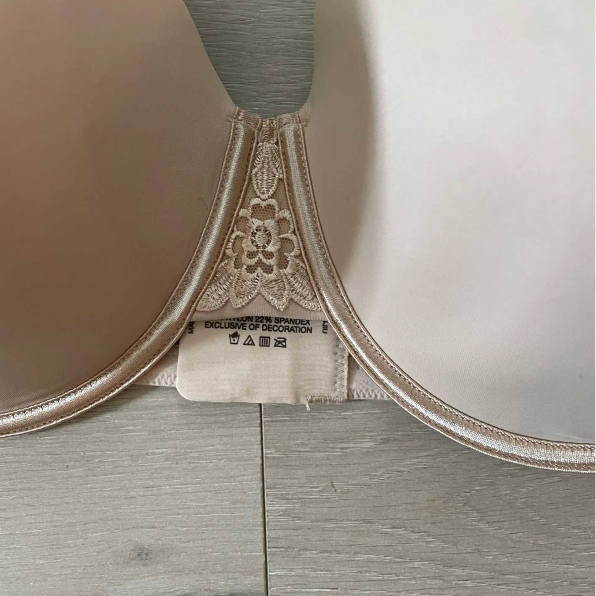 New With Tags Vanity fair 44DD Bra beige - Image 2