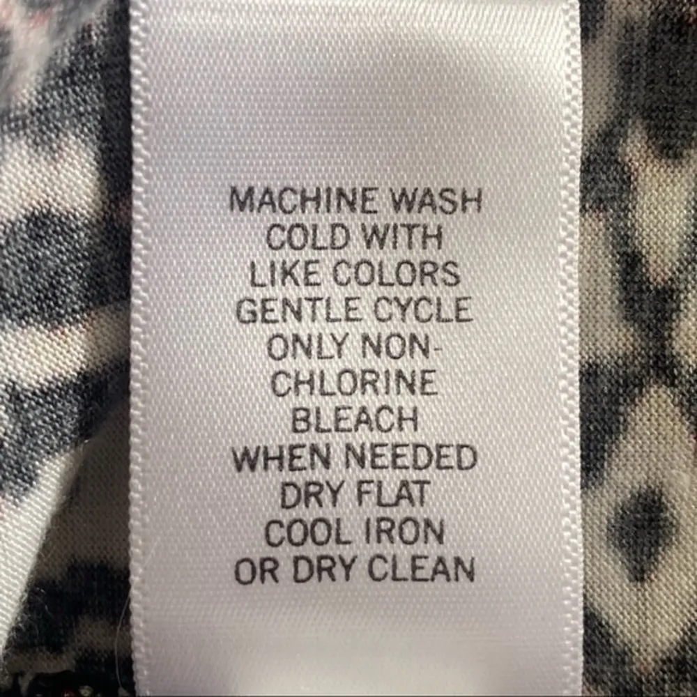 BANANA REPUBLIC FACTORY black and white w/red wrap dress in size Medium. EUC - Image 10