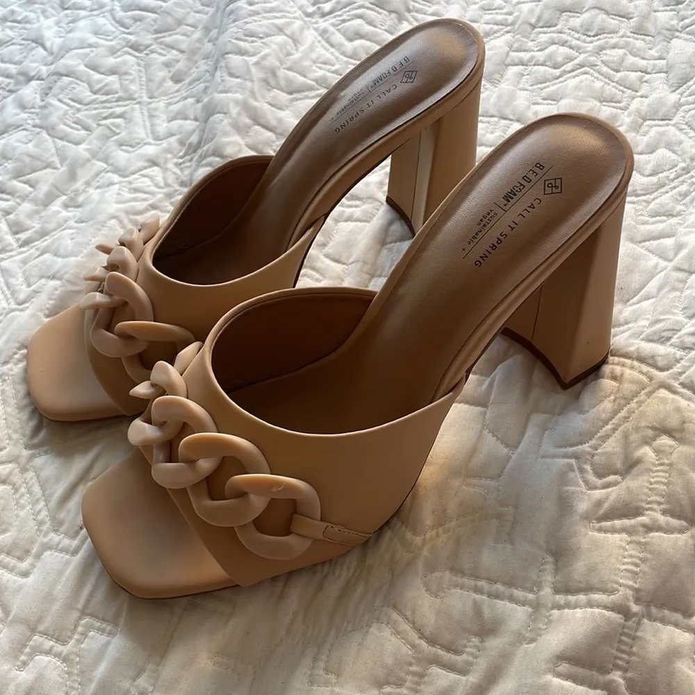 NEW Floraa Chain Block Heel Sandal Bone Beige Color Size 11 - Image 4