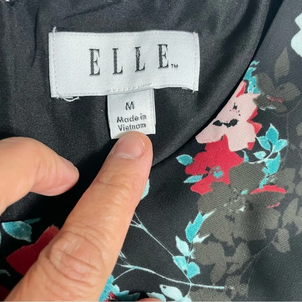 ELLE Aqua Floral
Print Pleated Fit & Flare Dress
Size M - Image 10