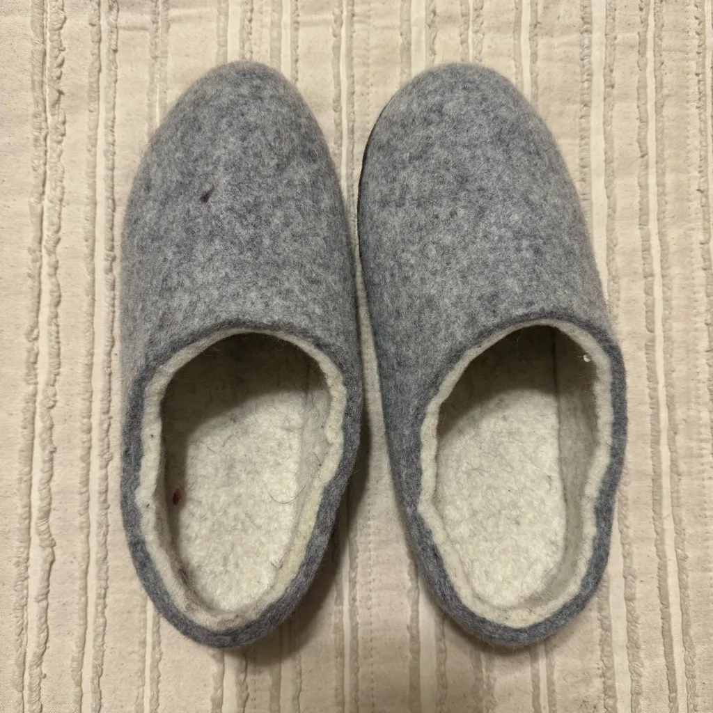 Tova Gray Felt Women's Slippers Size 5 - Image 2