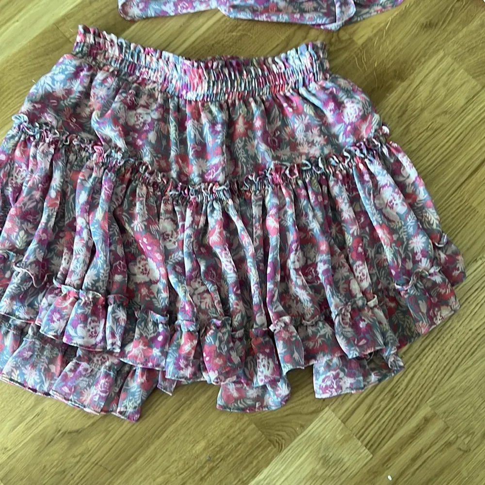 SET MISA LILYANNA TOP AND WILLA SKIRT IN PINK FLORAL - Image 7