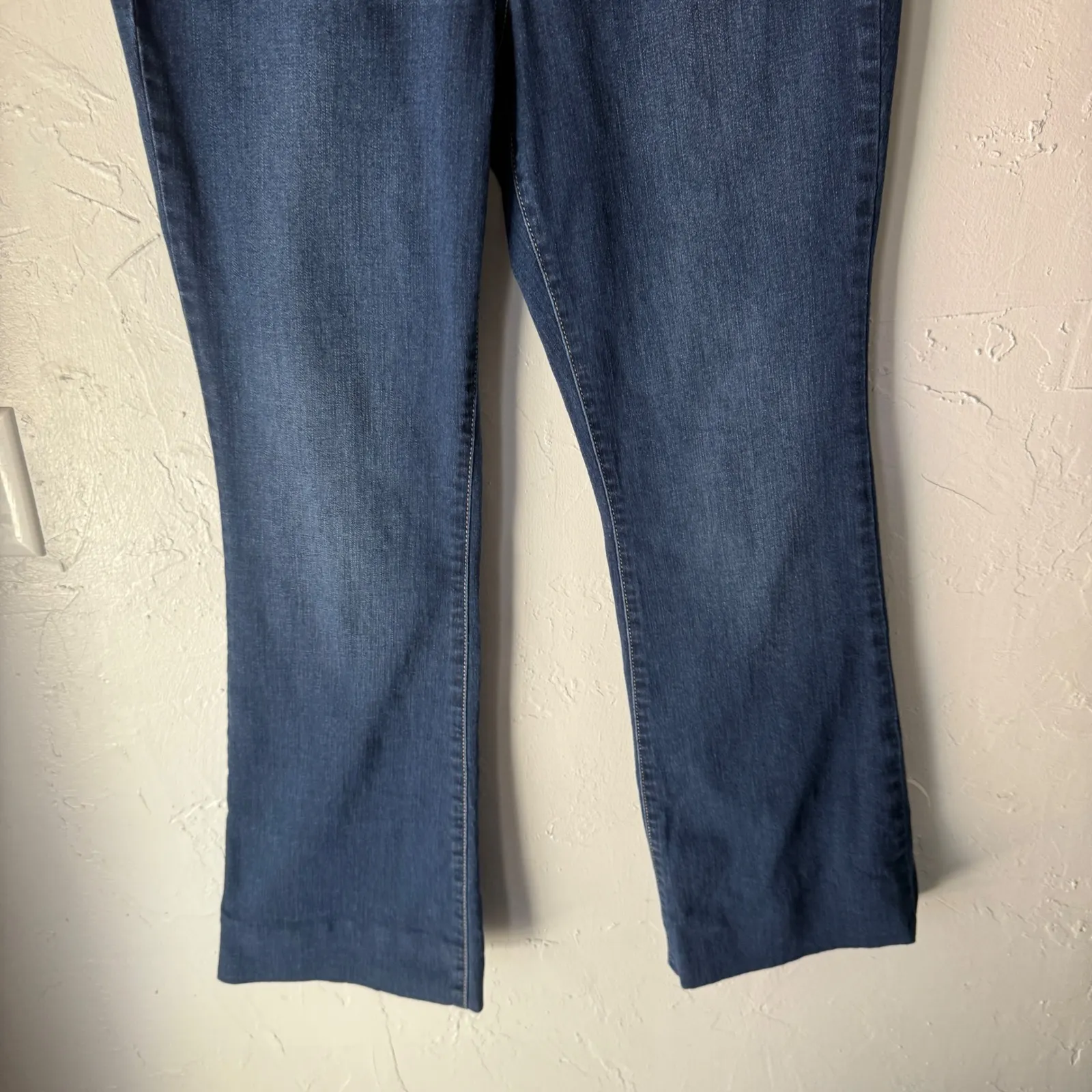 Seven7 Women's Blue‎ Denim Flare Jeans Size 10 Short Inseam 29 Western Casual - Image 3