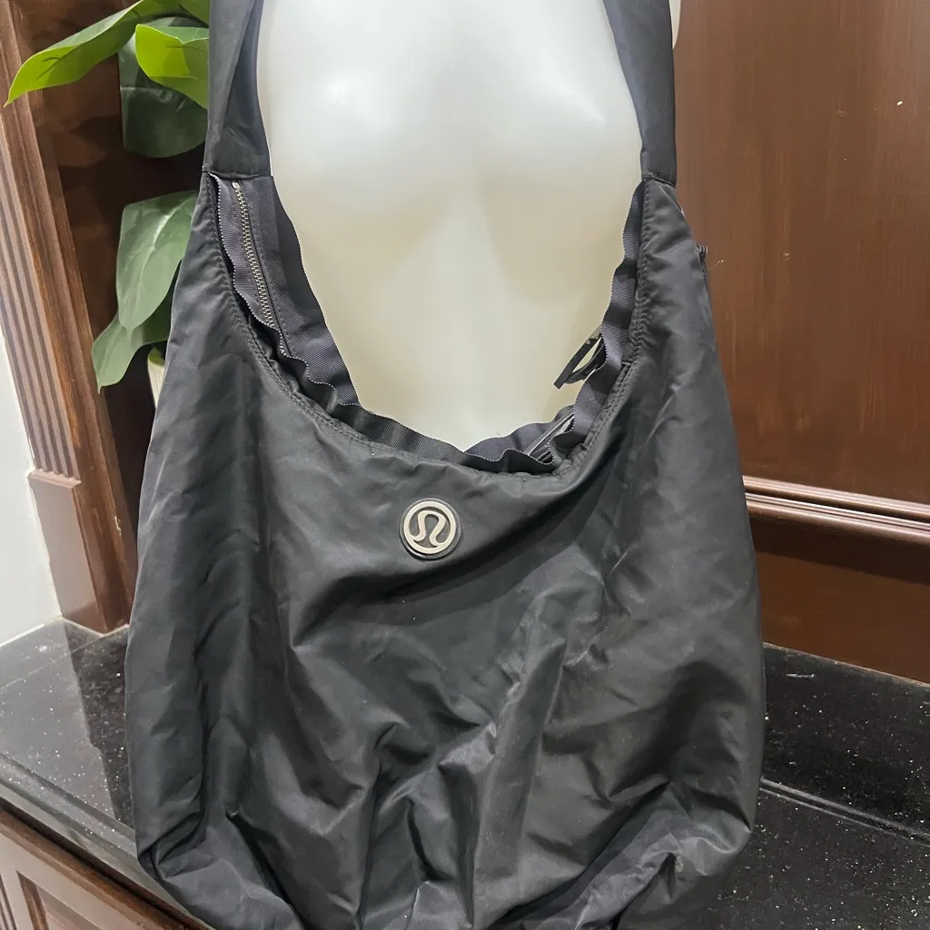 Lululemon Sackasana Black Nylon Shoulder Bag - Image 5