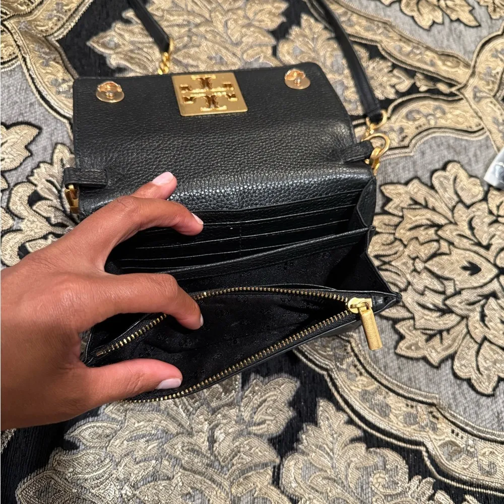 Chain Wallet Crossbody - Image 7