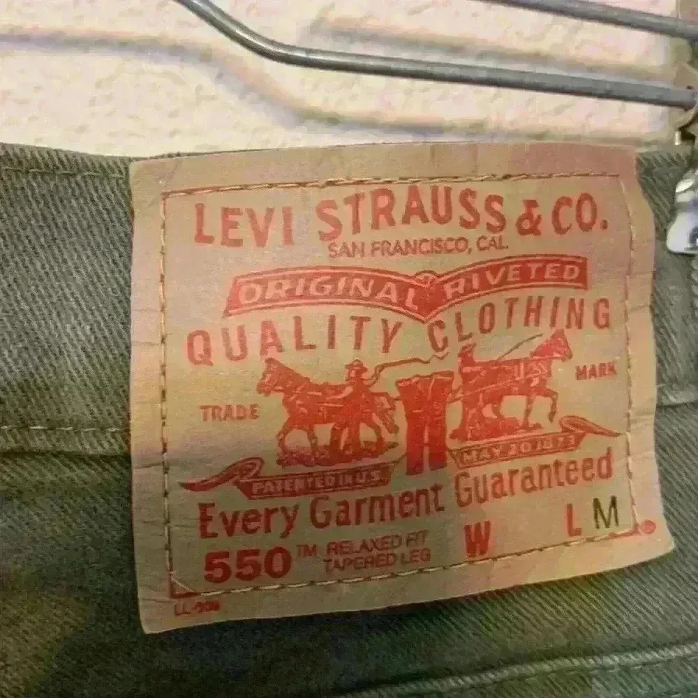 Green Levi's 550 relaxed Fit Tapered leg sz 10 fall winter casual streetwear - Image 6