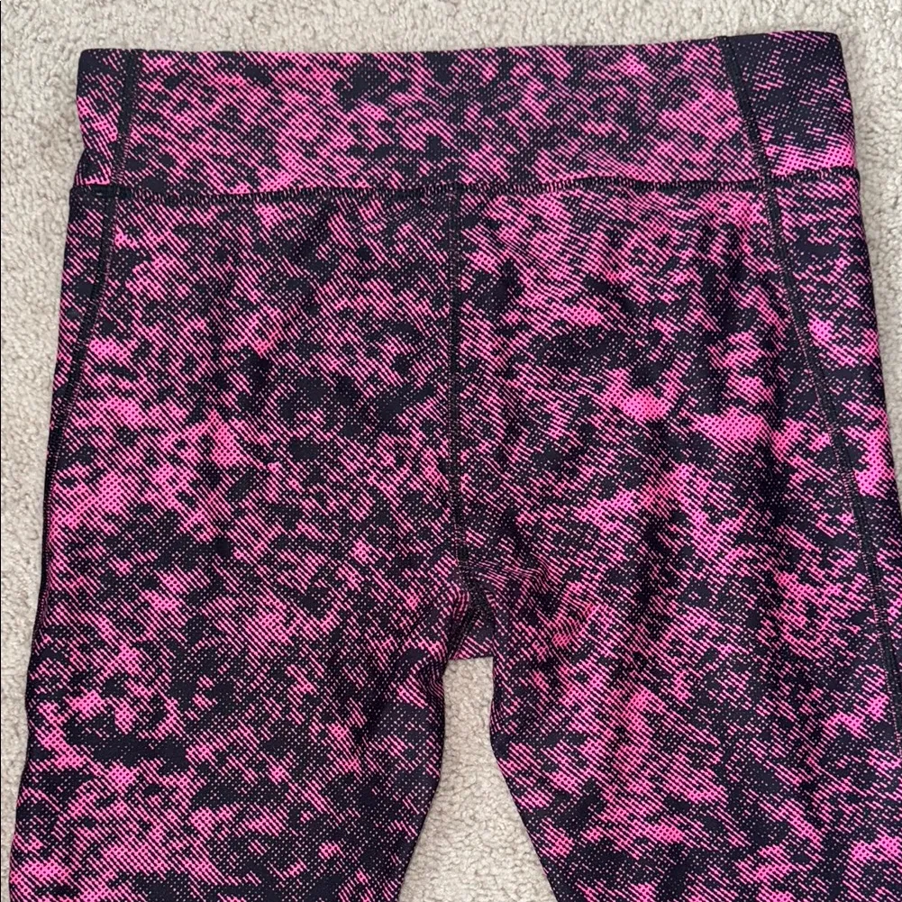 Under Armour  Heat Gear Compression Pink Patterned Capri Leggings Women's Large - Image 4