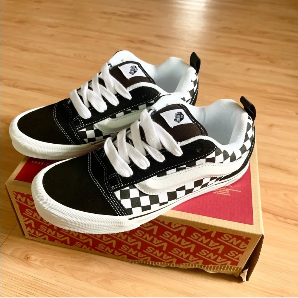 Vans Big Kids Knu Skool Checkerboard
Shoe 6.0 US Women 7.5 US - Image 6