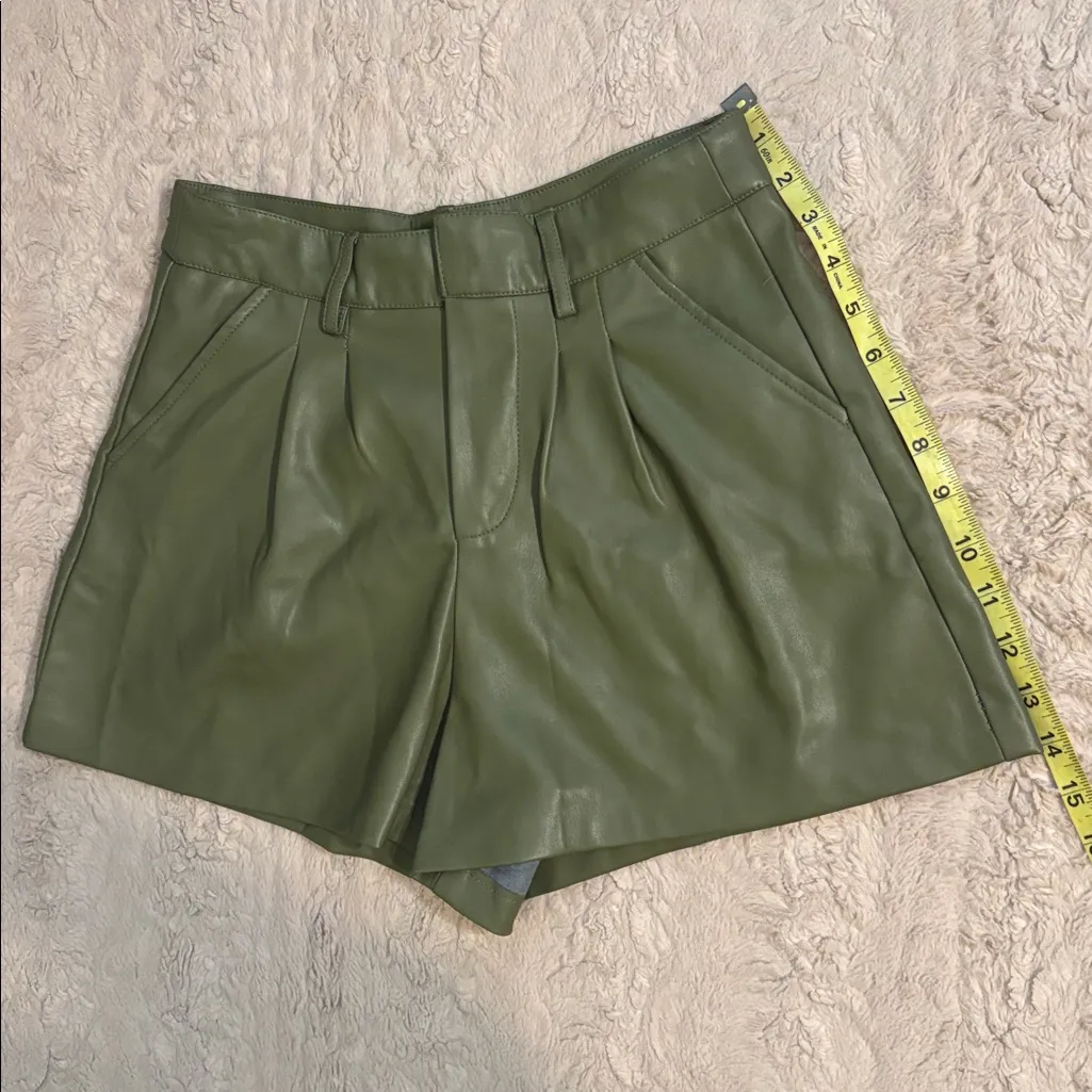 Forever 21 shorts in size S - Image 2