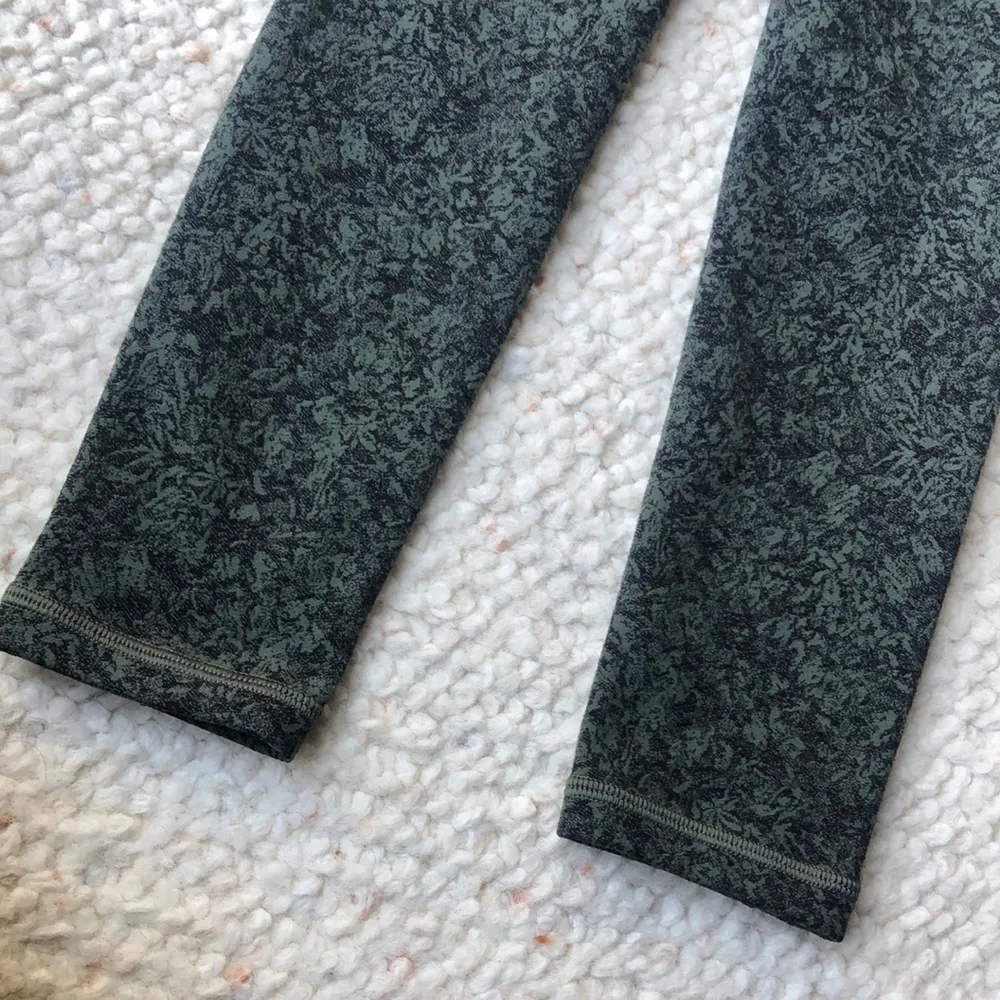 Athleta‎ Salutation Stash Pocket II 7/8 Tight Legging Jacquard Moonflower XXS - Image 9