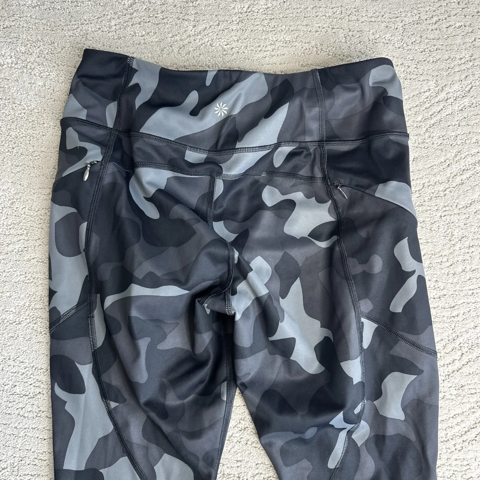 Women's Athleta Medium Camo Contender 7/8 Leggings Pockets High Rise Gym Athleti - Image 5