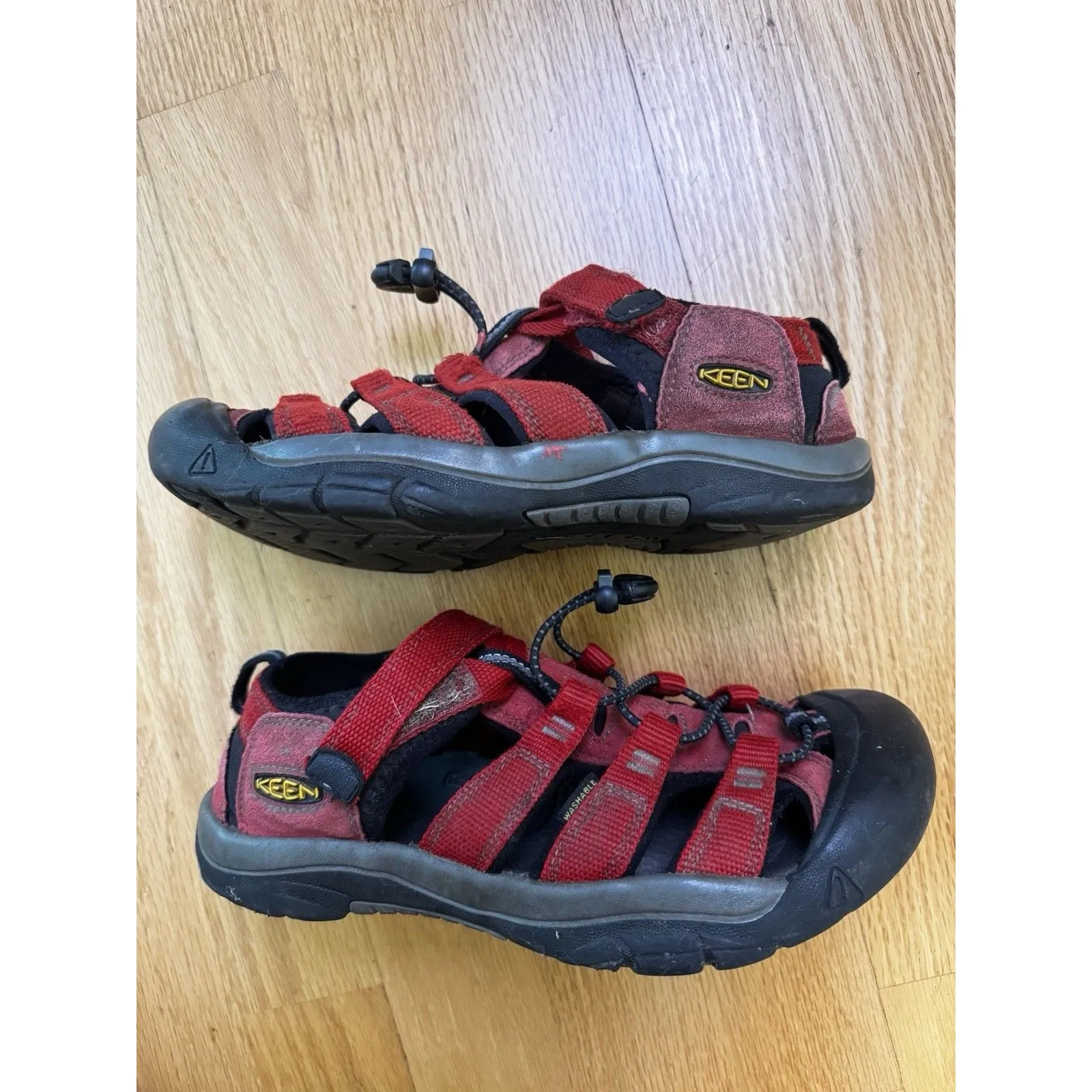 KEEN Newport H2 Sandals Hybrid Ribbon Red/Gargoyle Kids Size 5.5-6 Women’s 7.5 - Image 4