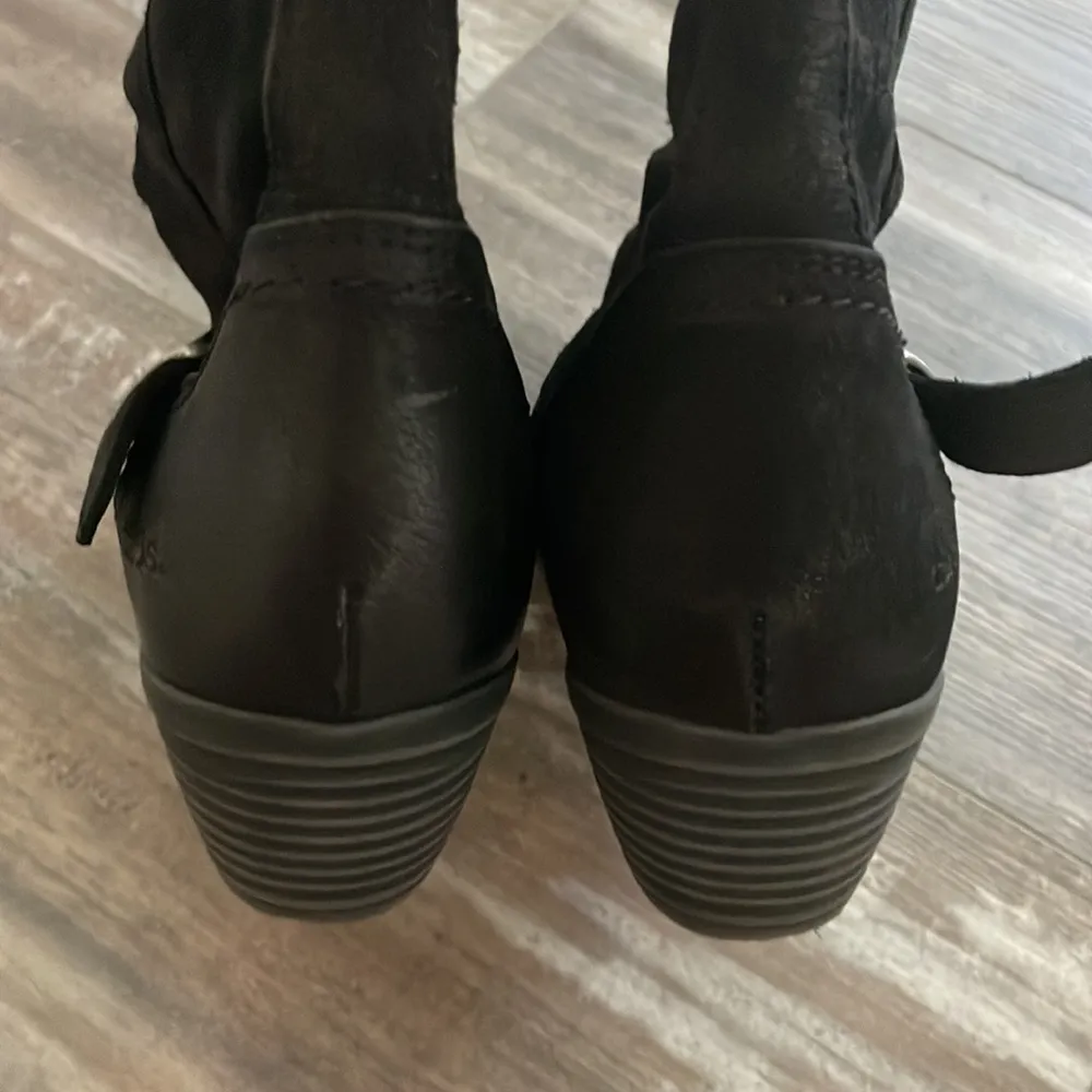 Taos Suede zipped boots with buckle women’s size 9.5 Black - Image 4