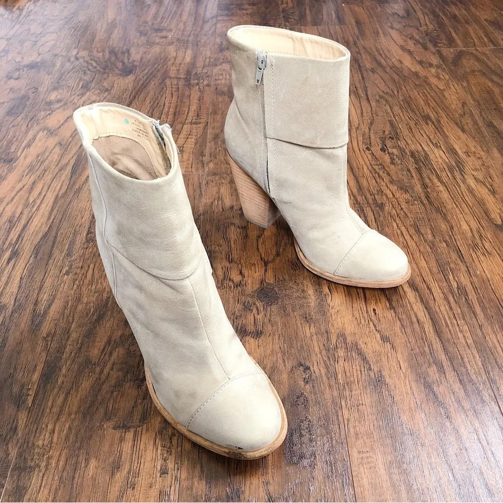 LL Bean Signature • Leather Ankle Boots heeled tan beige bootie zip cap toe - Image 2