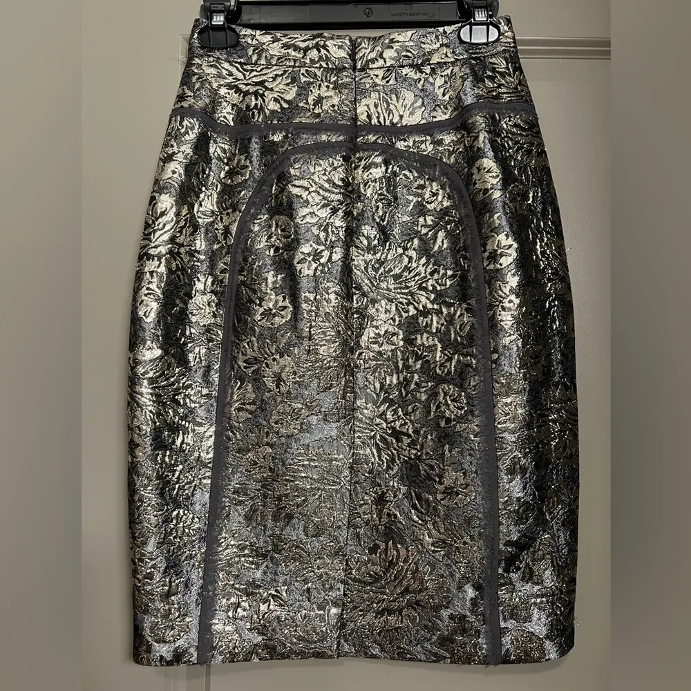 Monique Lhuillier Silver & Gold Brocade Floral Pencil Skirt Size 2 - Image 2