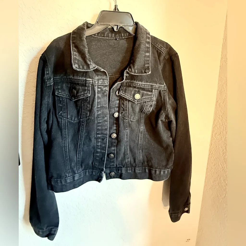 Classic Black Cropped Jean Jacket Size M - Image 4