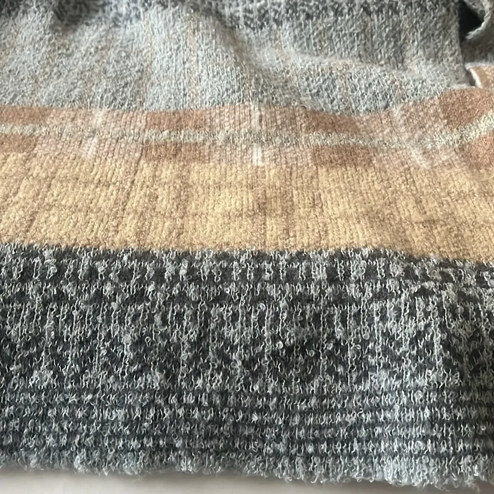 Hooded open front boxy poncho style cardigan with a 22” slit on each side. Size undefined - Image 4