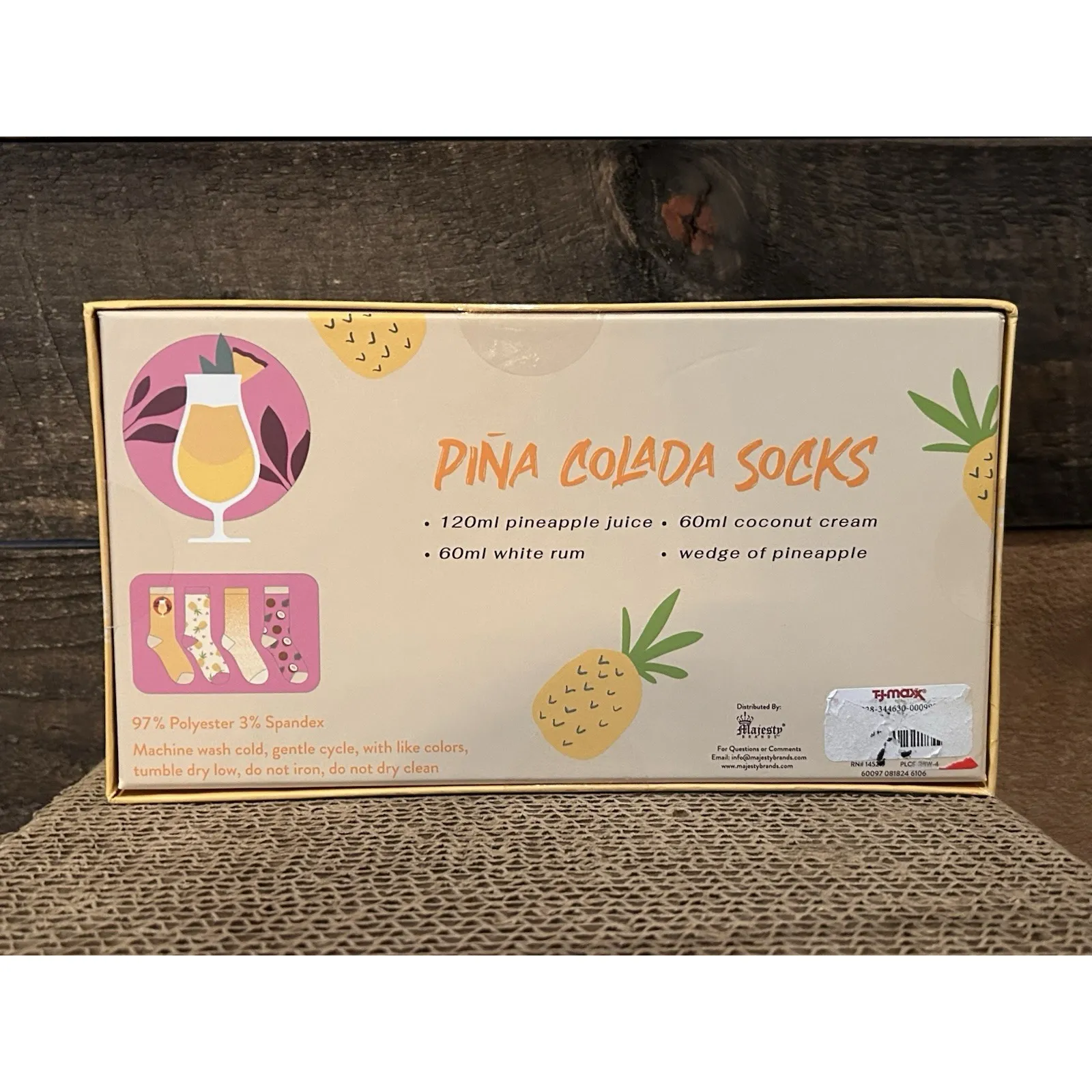 Women's Pina Colada Socks 4 Pk Crew Socks with Glass in Gift Box‎ - Image 3