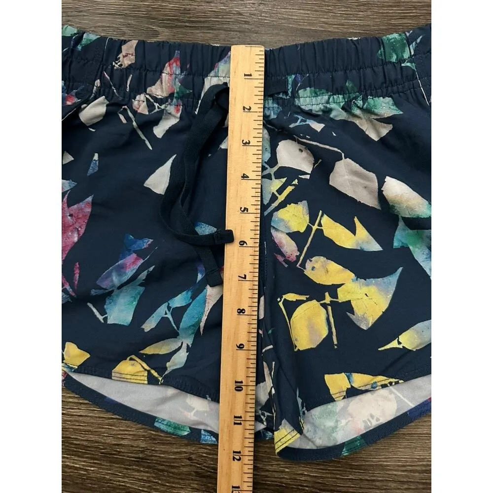 The North Face Classic V Shorts in Blue Wing Teal Leaf Print XS - Image 2