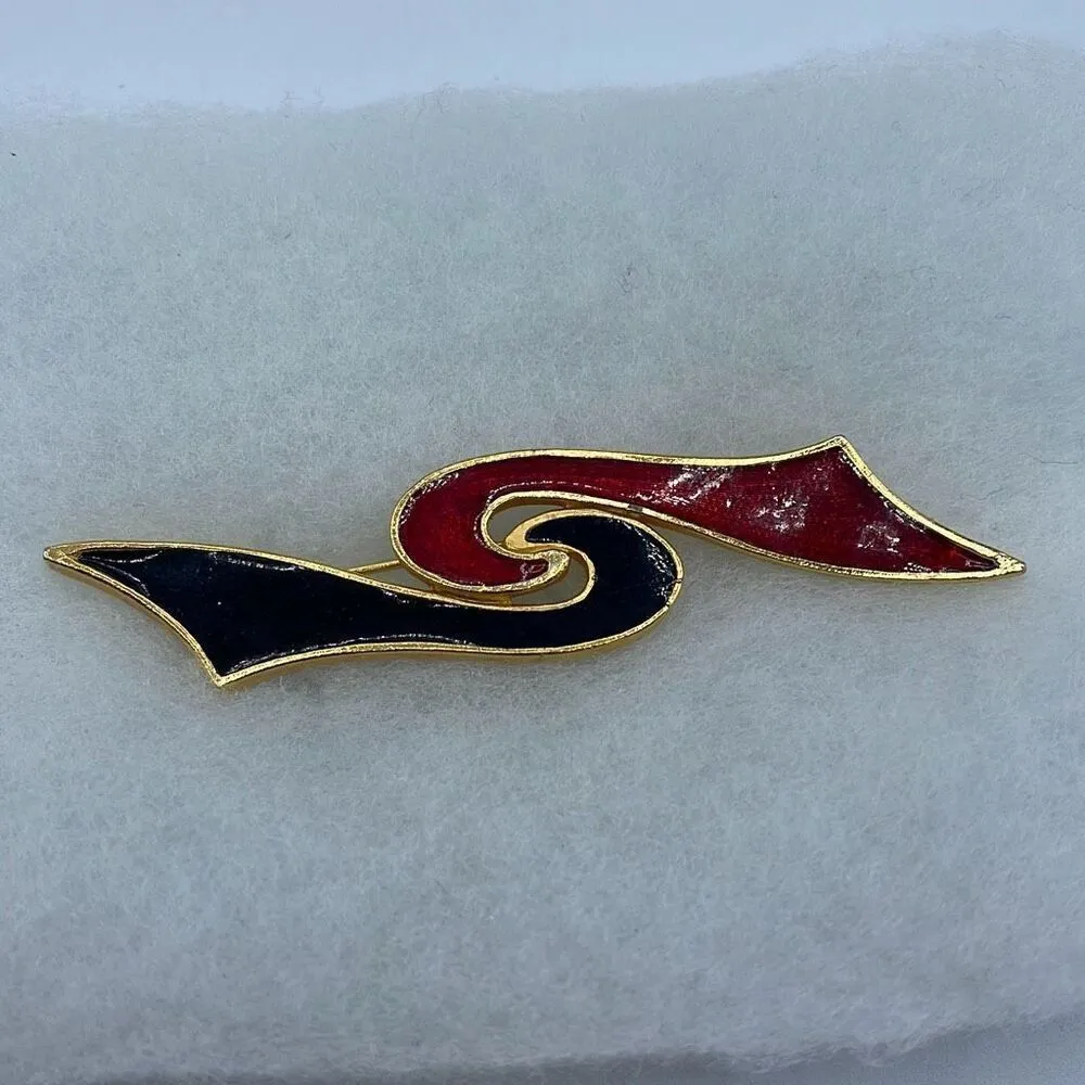 Vintage Lancer red & black enamel brooch. - Image 5