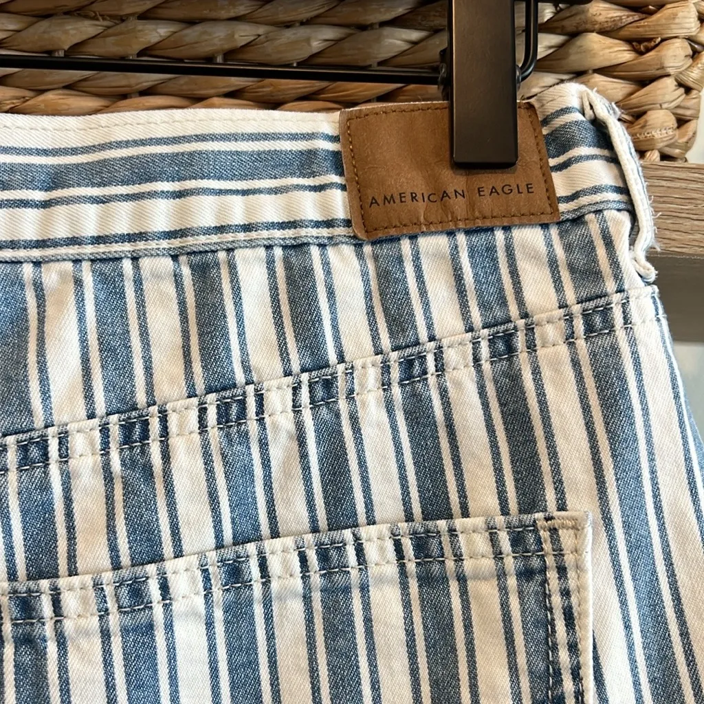 American Eagle 100% Cotton High Rise Pinstripe Striped Mom Short Blue White, 8 - Image 5