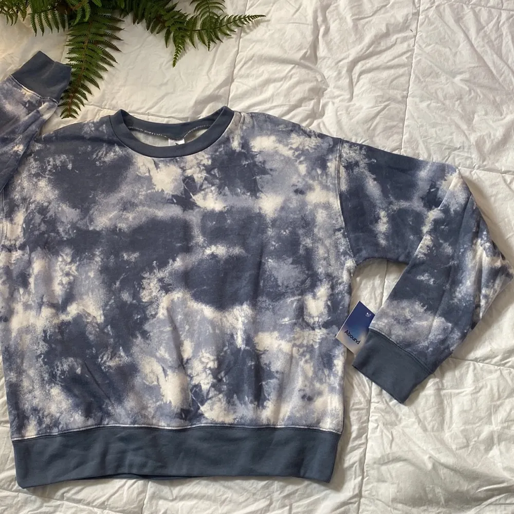 Blue and White Tie-Dye Sweatshirt - Image 2