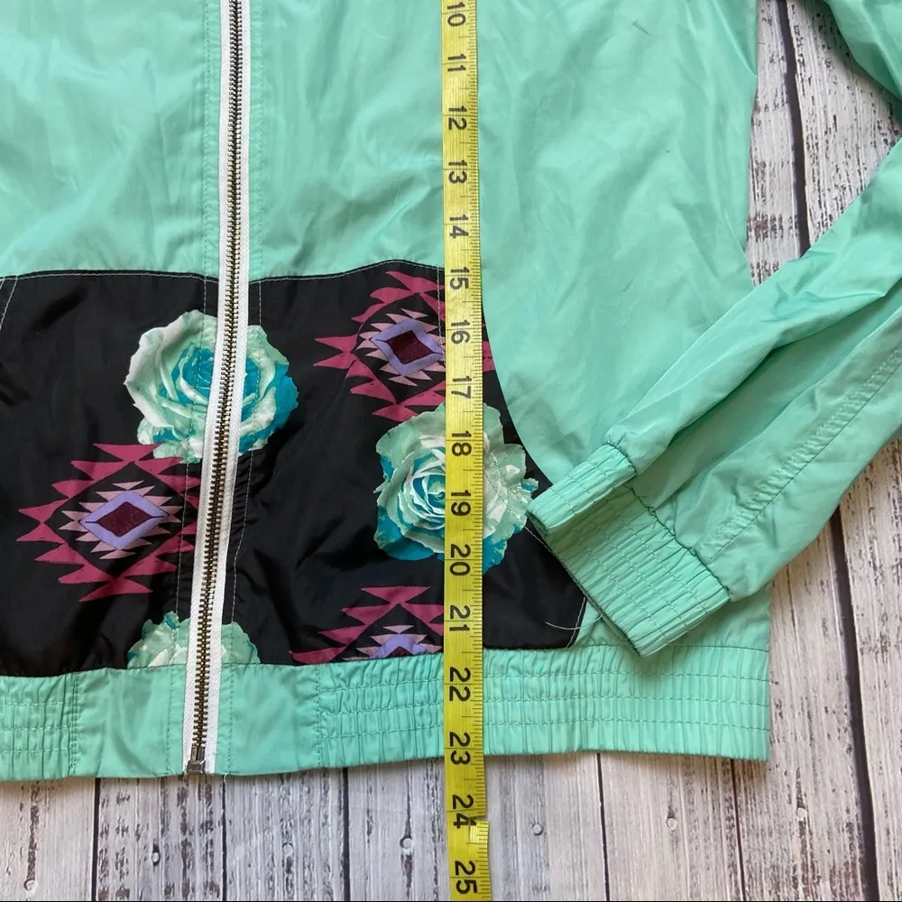 Empyre Hooded Wind Breaker Jacket. Size Large. Green - Image 7