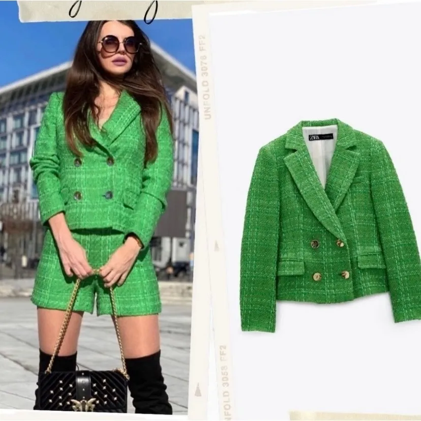 Zara Kate Middleton Textured Tweed Boucle Apple Green Gold Button Cropped Blazer - Image 4