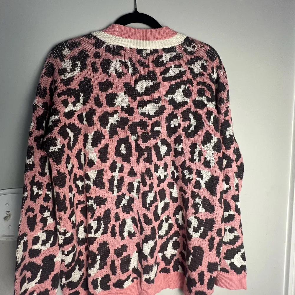 Umgee Pink and White Cardigan Sweater with Leopard Print - Image 4