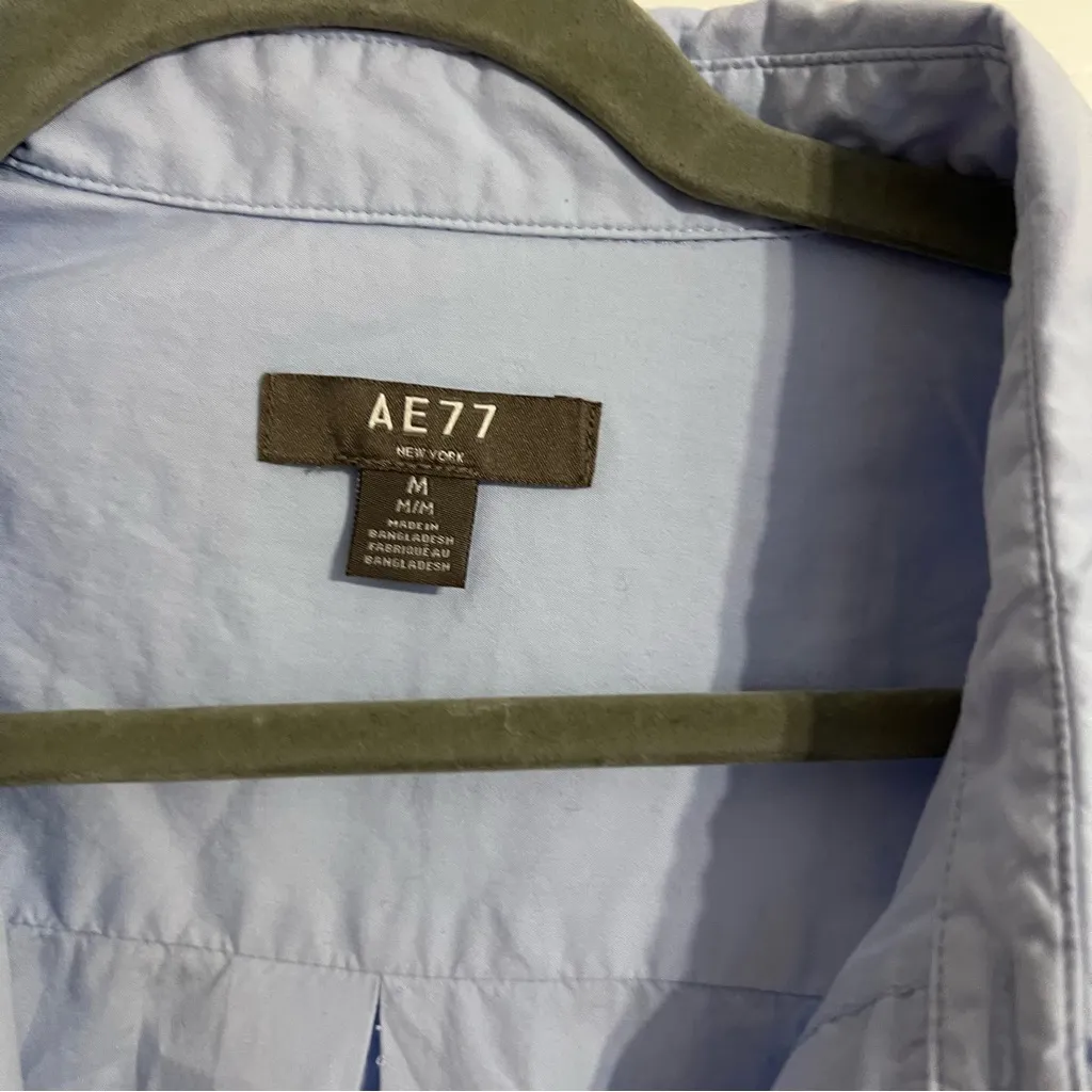 American Eagle Outfitters Light Blue Button Down Shirt - Image 3