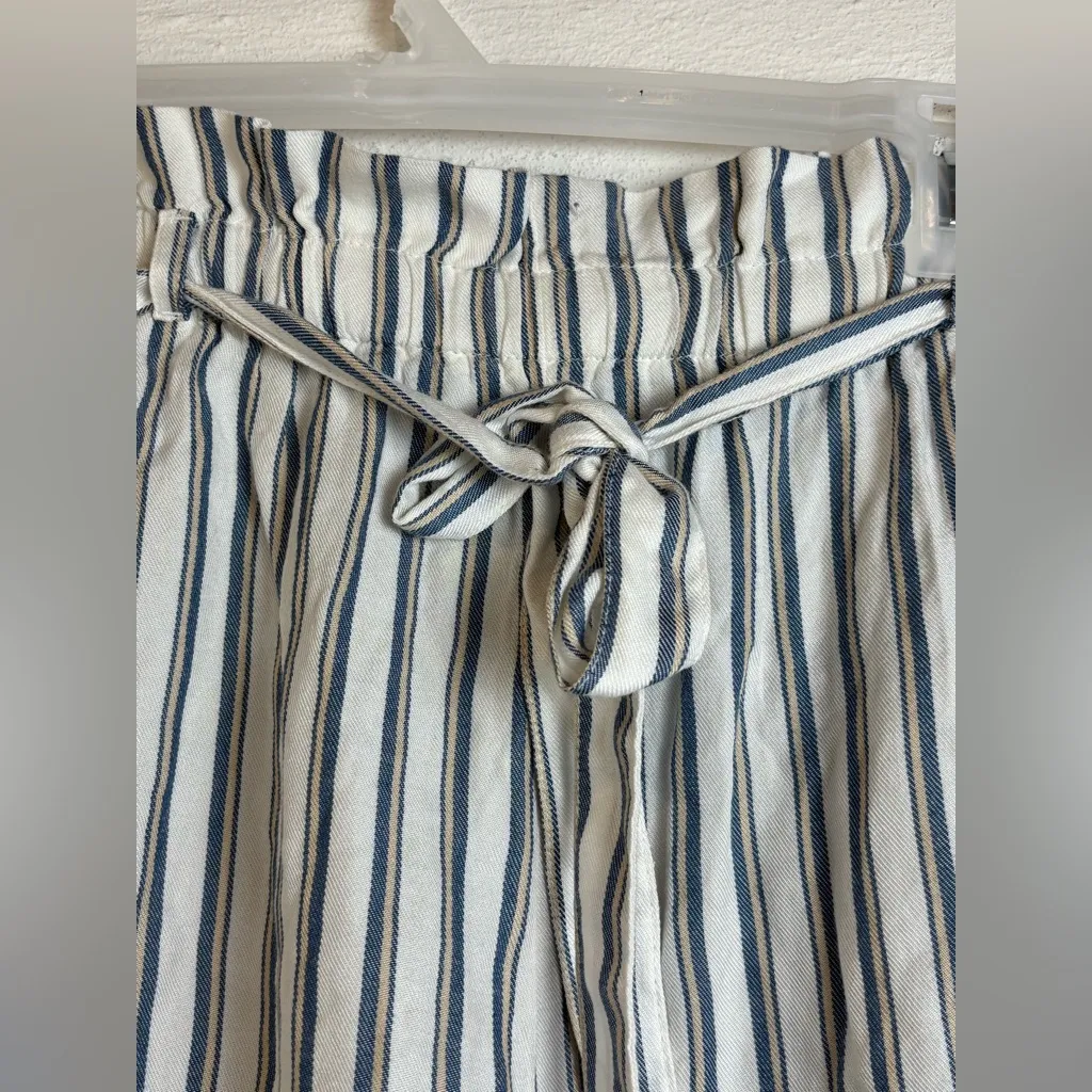 Hollister Woman’s Ultra High Rise Striped Casual Paper Bag Shorts Size Small - Image 2