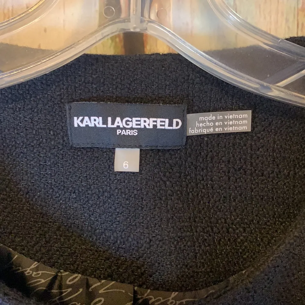 Karl LAGERFELD Paris Black Blazer with Fuzzy Trim Full Zip/Zippered Wrists Sz 6 - Image 2