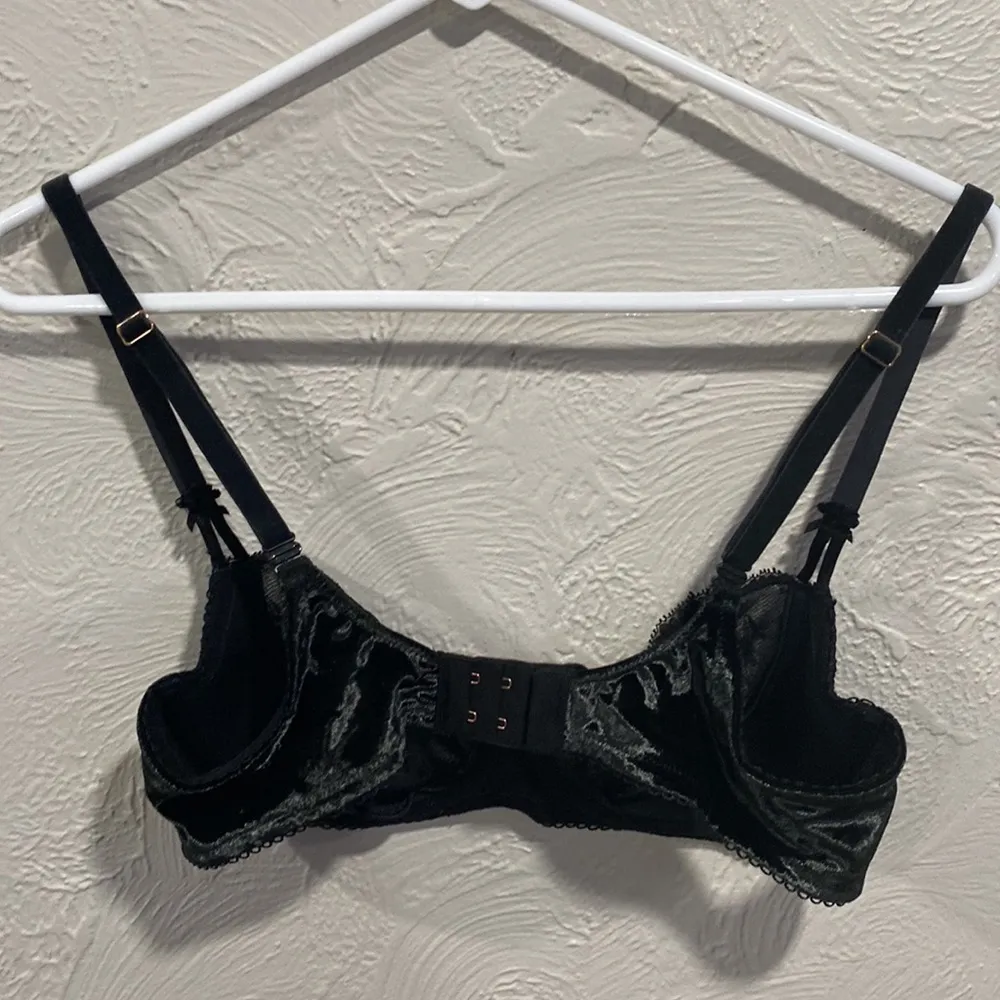 Victoria’s Secret angels deep green velour bra size 36C - Image 4