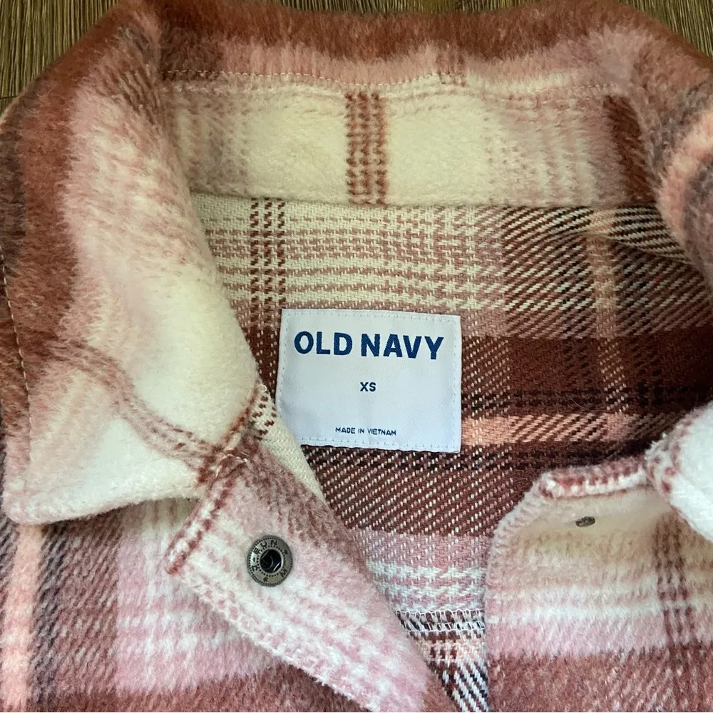 Old Navy Pink Plaid Shirt Jacket Shacket - Image 5