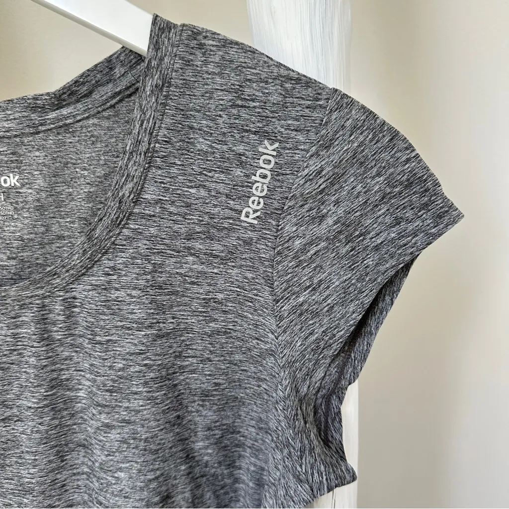Reebok Heathered Gray Athleisure Short Sleeve Top Size Small - Image 3