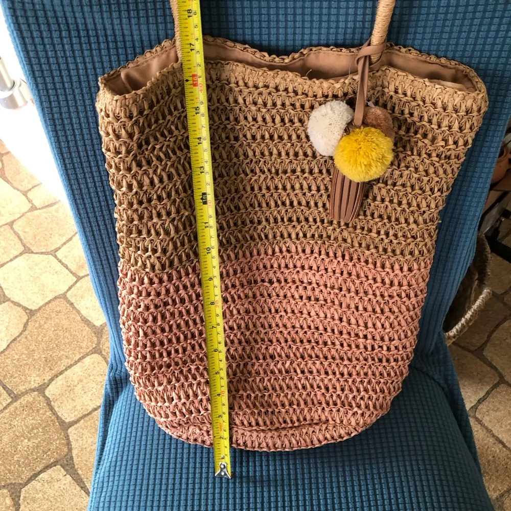 Summer Straw Large Purse Lined with pompoms - Image 6