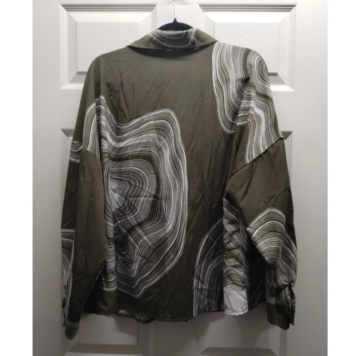 SHEIN Curve Size 2XL Green White Abstract Swirl Long Sleeve Button-Up Shirt - Image 2